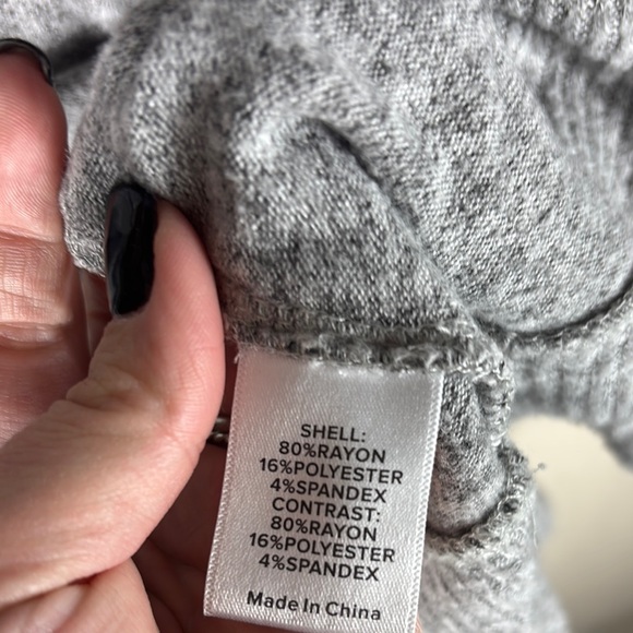Evereve > Gray Maci V-Neck Sweater Small - Picture 9 of 10